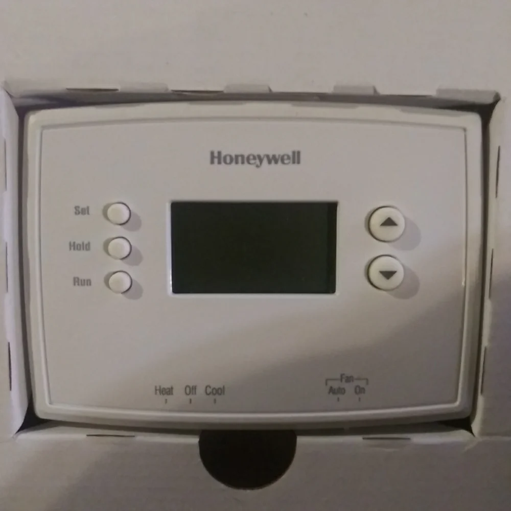 Honeywell Home RTH2510B1018 7-Day Programmable Thermostat - Picture 3 of 3